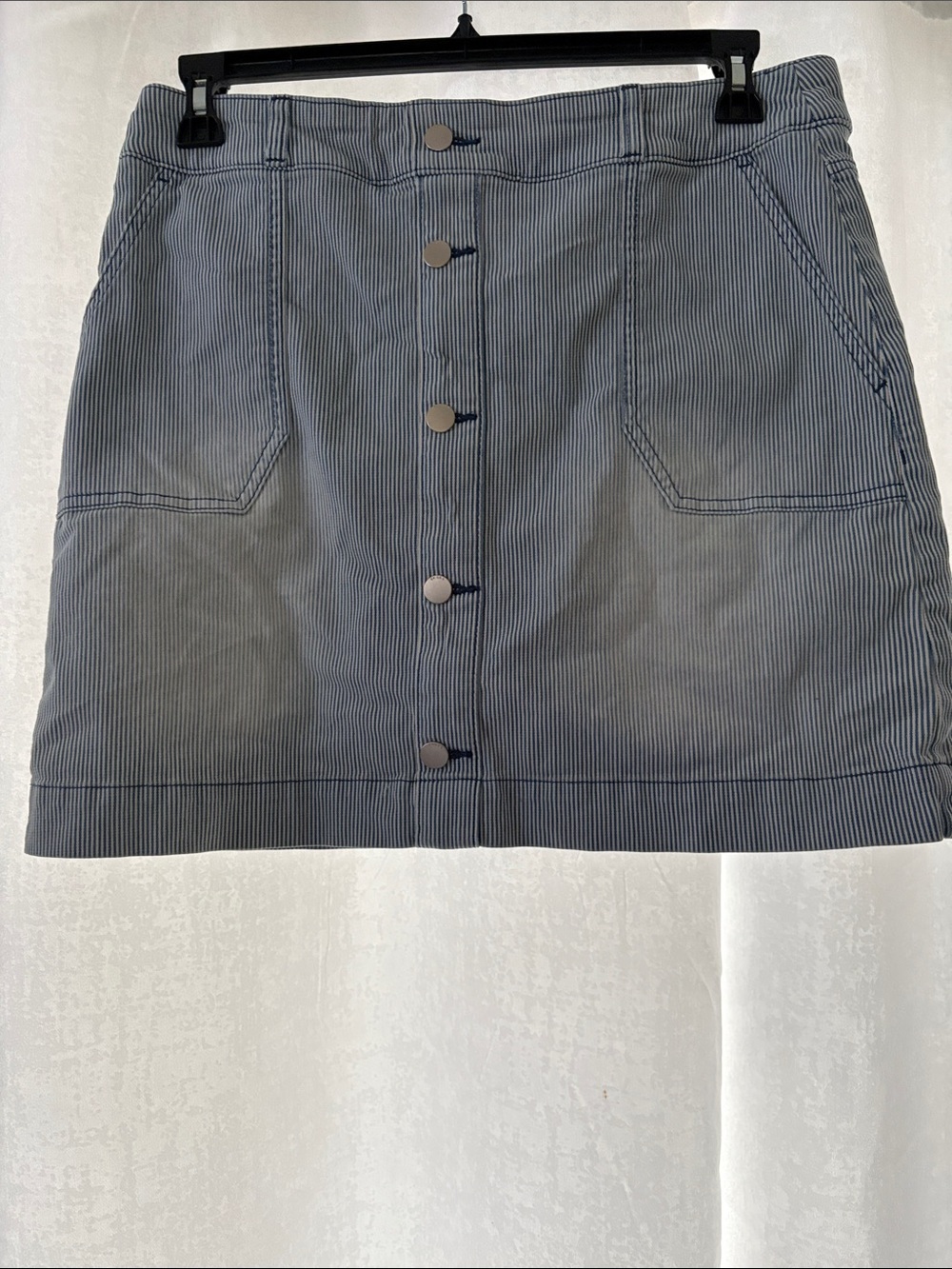 Chico's sz 1 Blue Pinstripe Button-Front Mini Skort